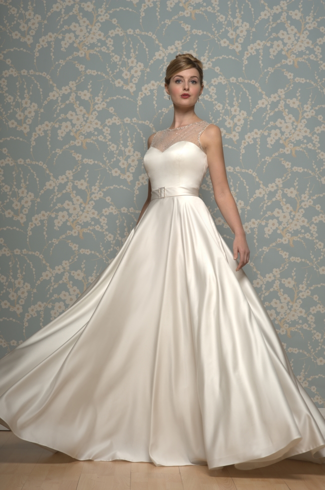 r639 wedding dress