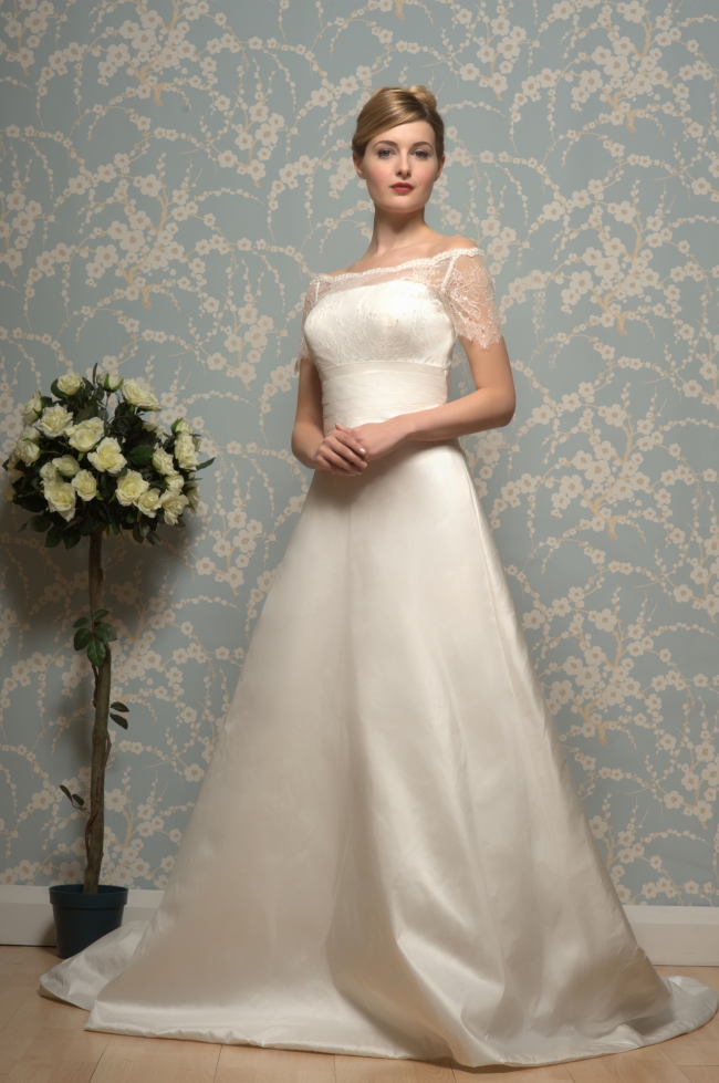r649 wedding dress