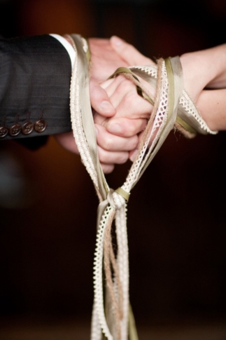 irish wedding traditions hand tying ceremony