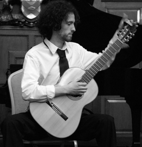 Eoin Flood Classical Guitarist image