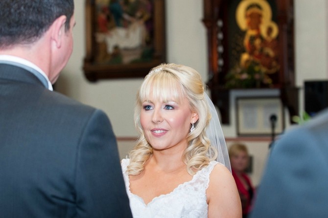 bride saying vows