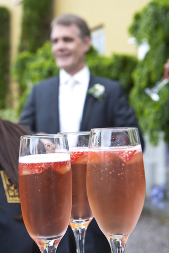 sparkling rose glasses wedding