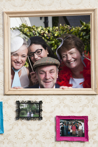diy wedding photobooth wall
