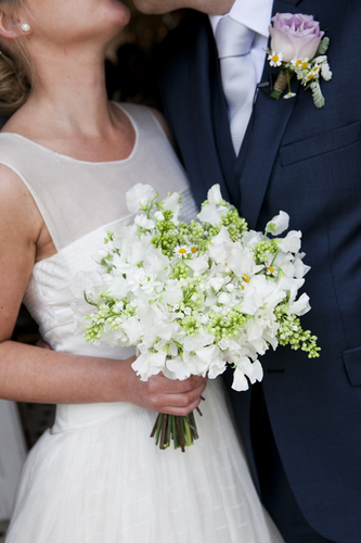 lime green white wedding bouquet flowers