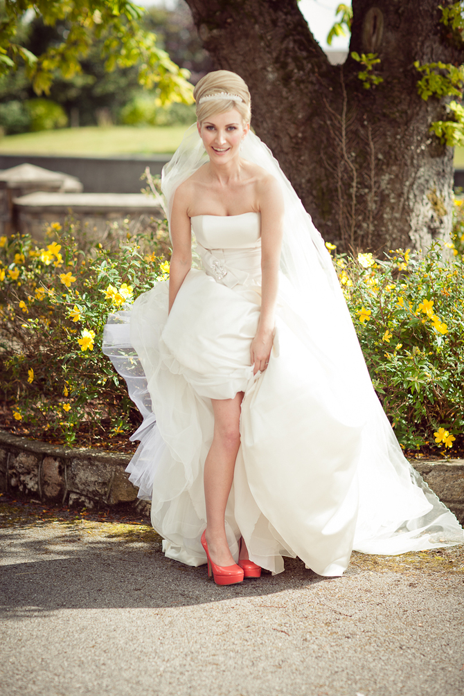 bride in coral shoes