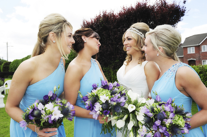 sky blue dress brdesmd weddng