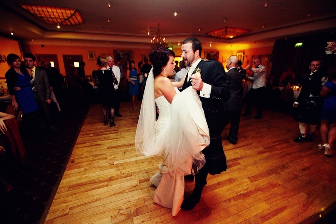 bride groom dance